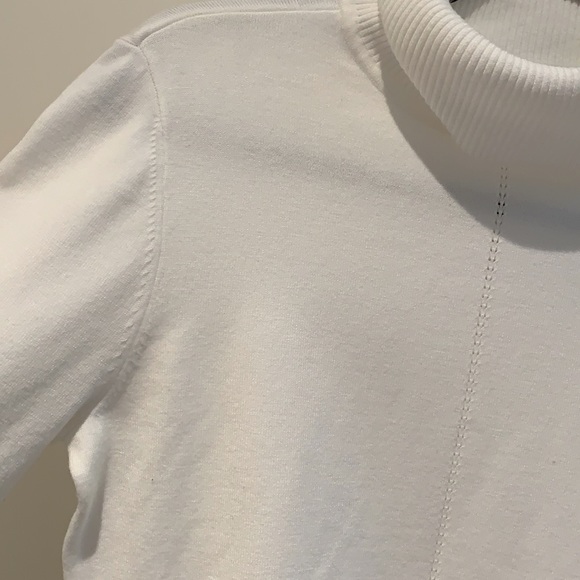 White House turtleneck - Picture 6 of 7